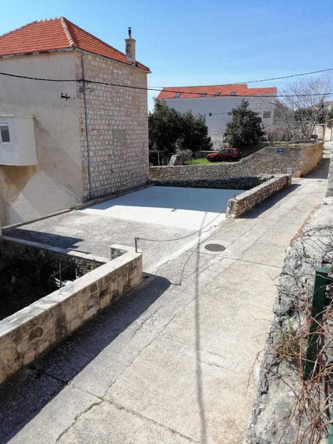 Apartments Baricevic Bol Bagian luar foto