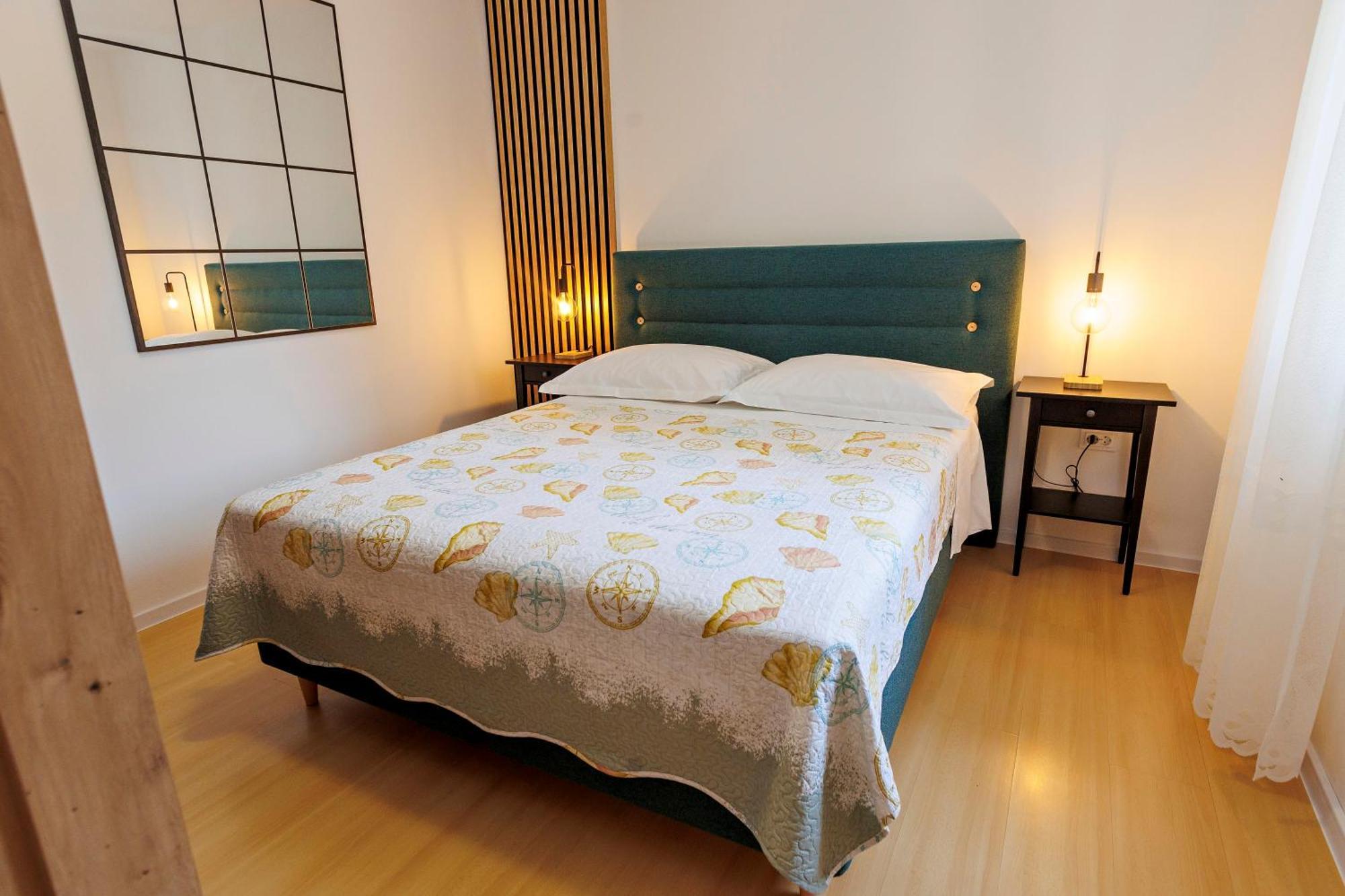Apartments Baricevic Bol Bagian luar foto