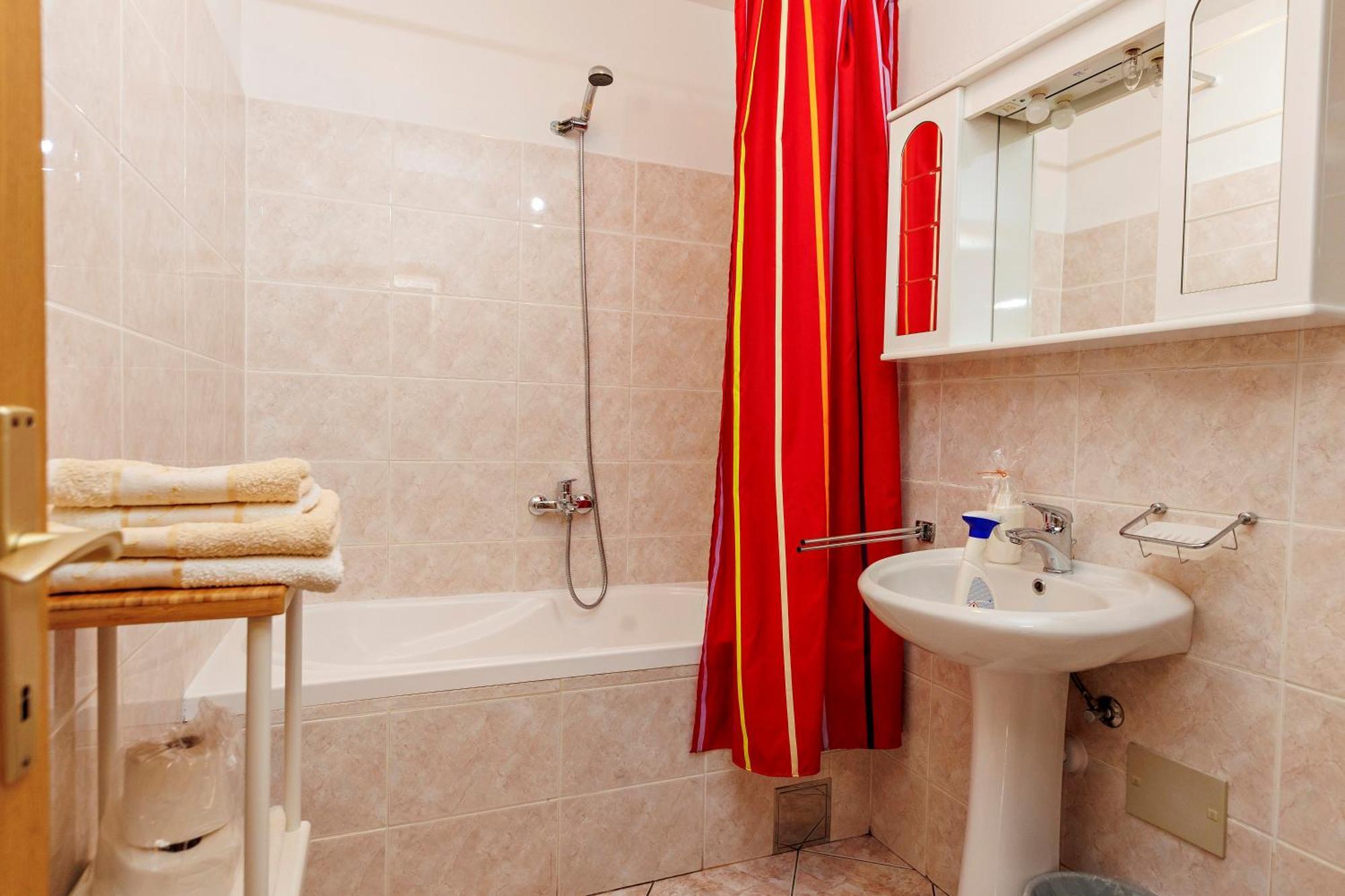 Apartments Baricevic Bol Bagian luar foto