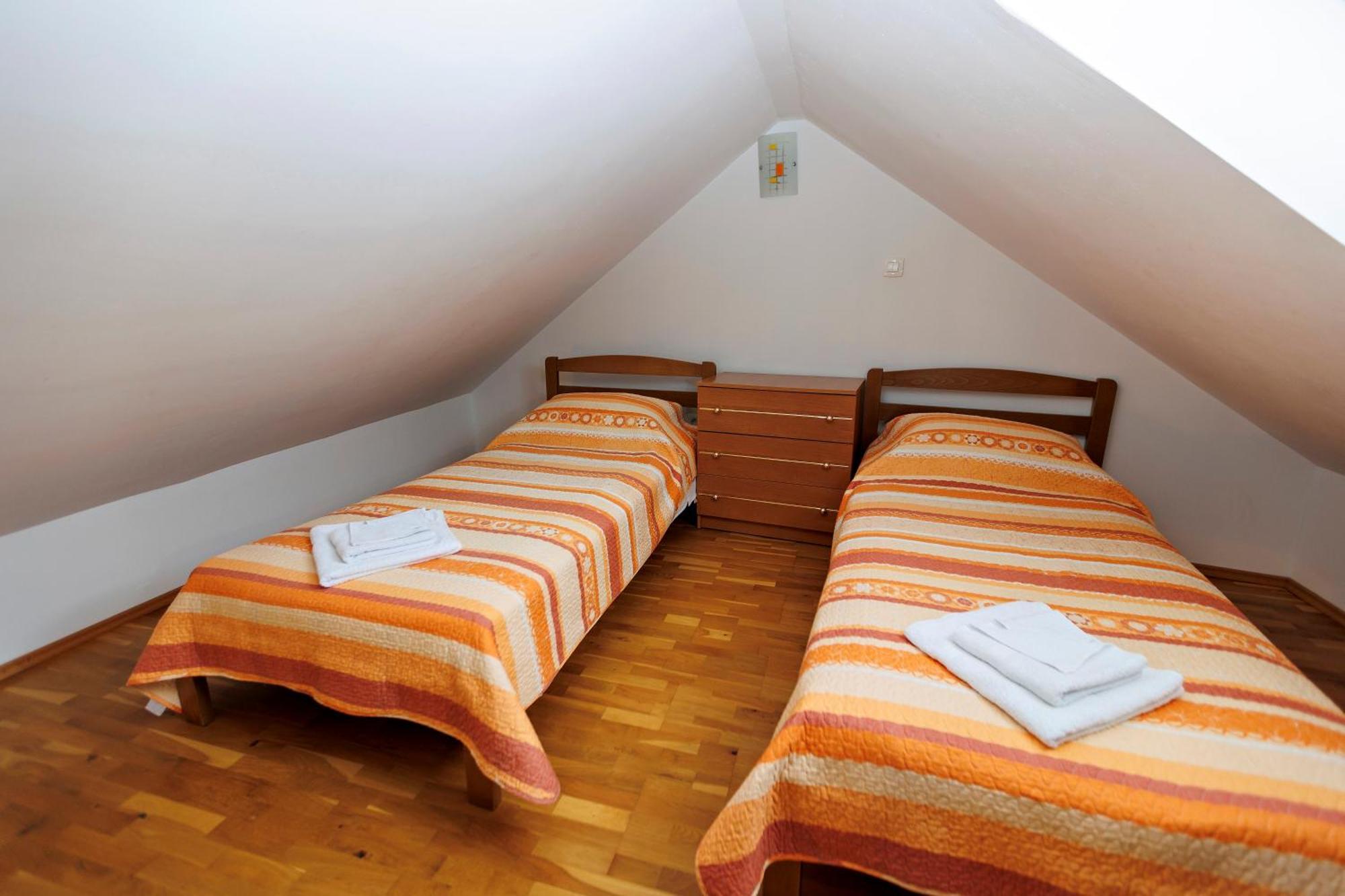 Apartments Baricevic Bol Bagian luar foto