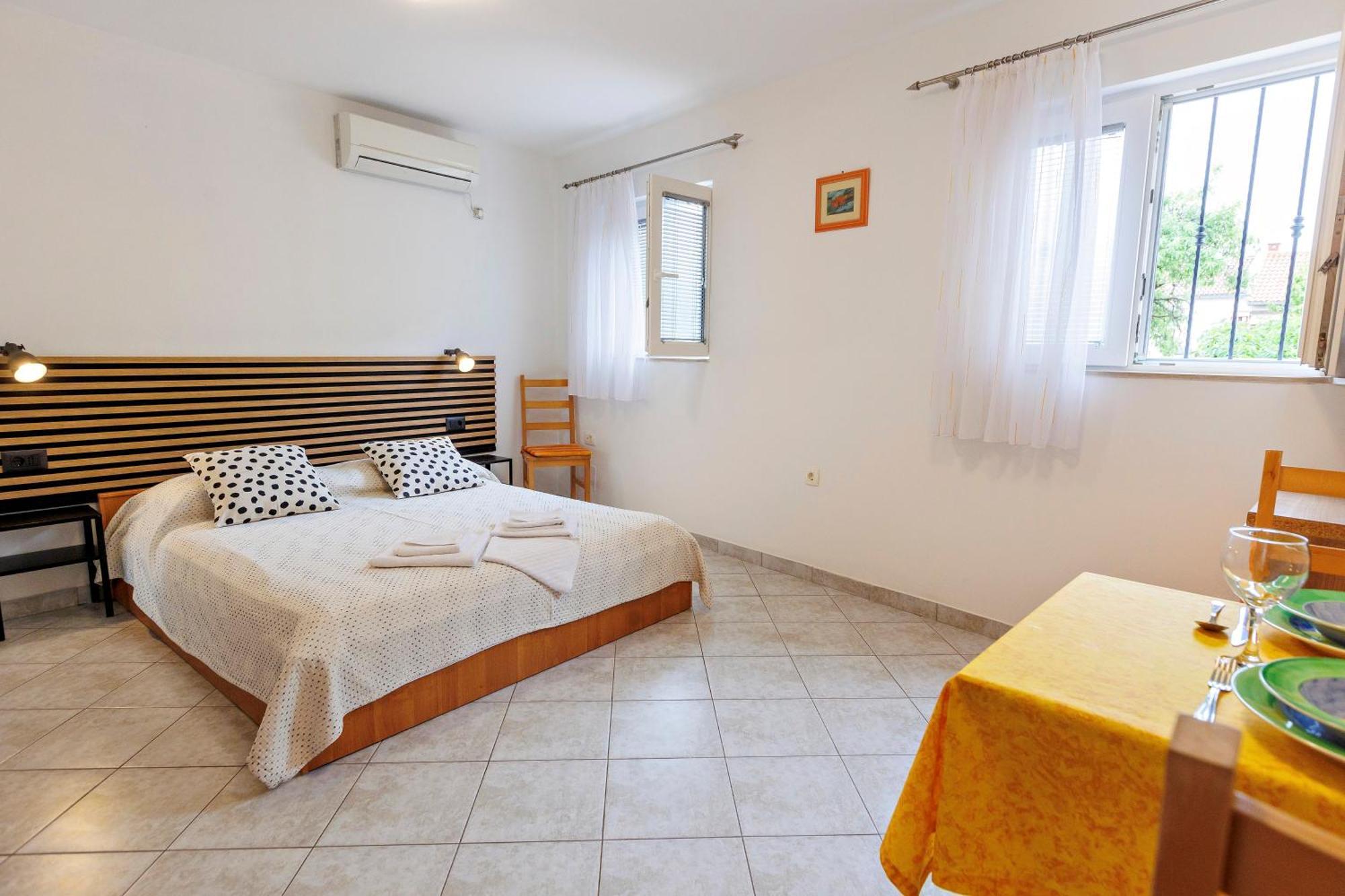 Apartments Baricevic Bol Bagian luar foto