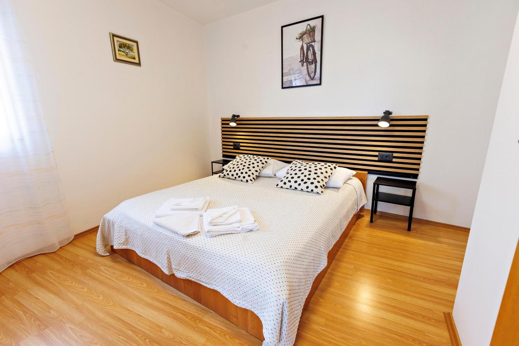 Apartments Baricevic Bol Bagian luar foto