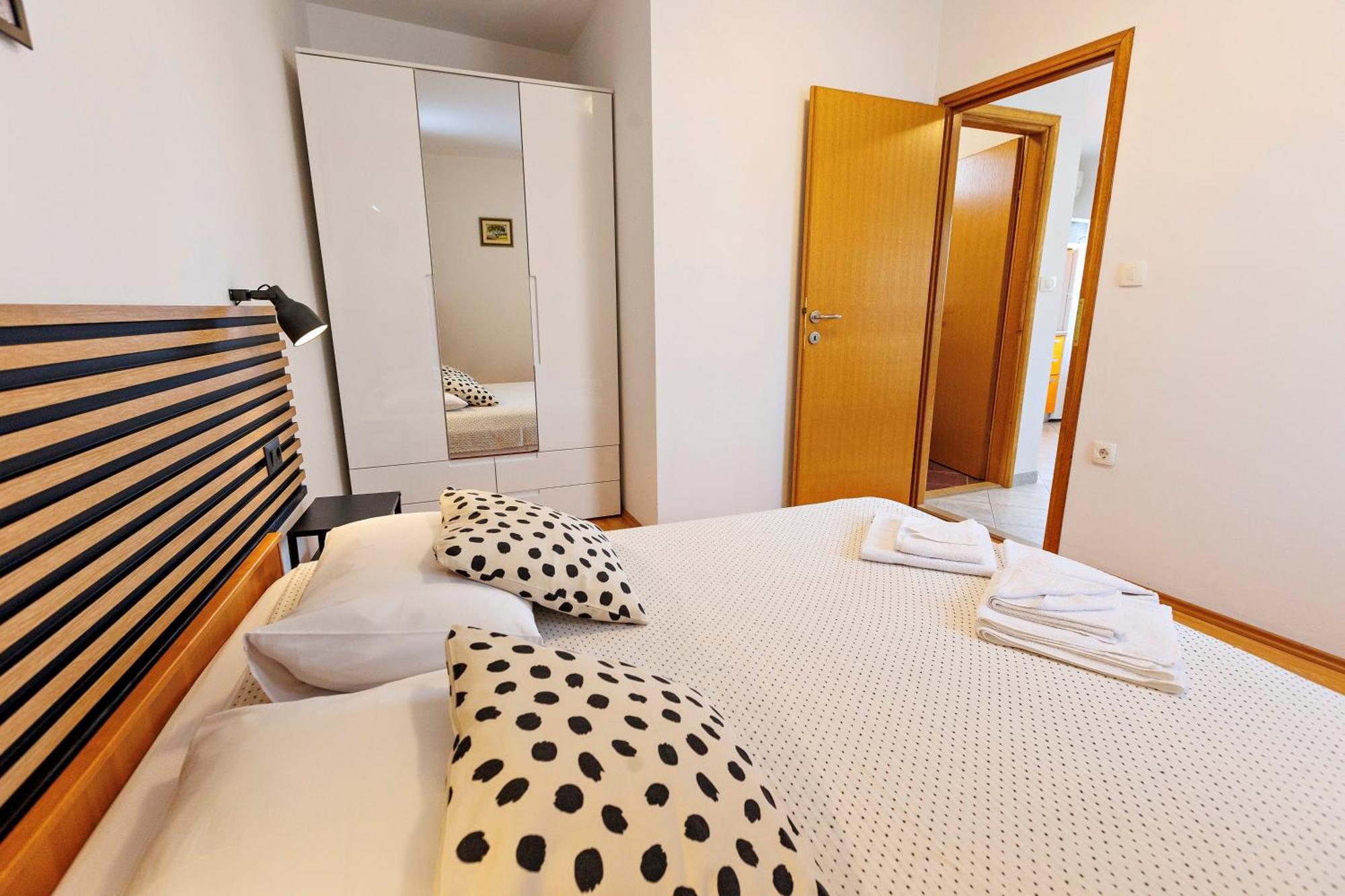 Apartments Baricevic Bol Bagian luar foto