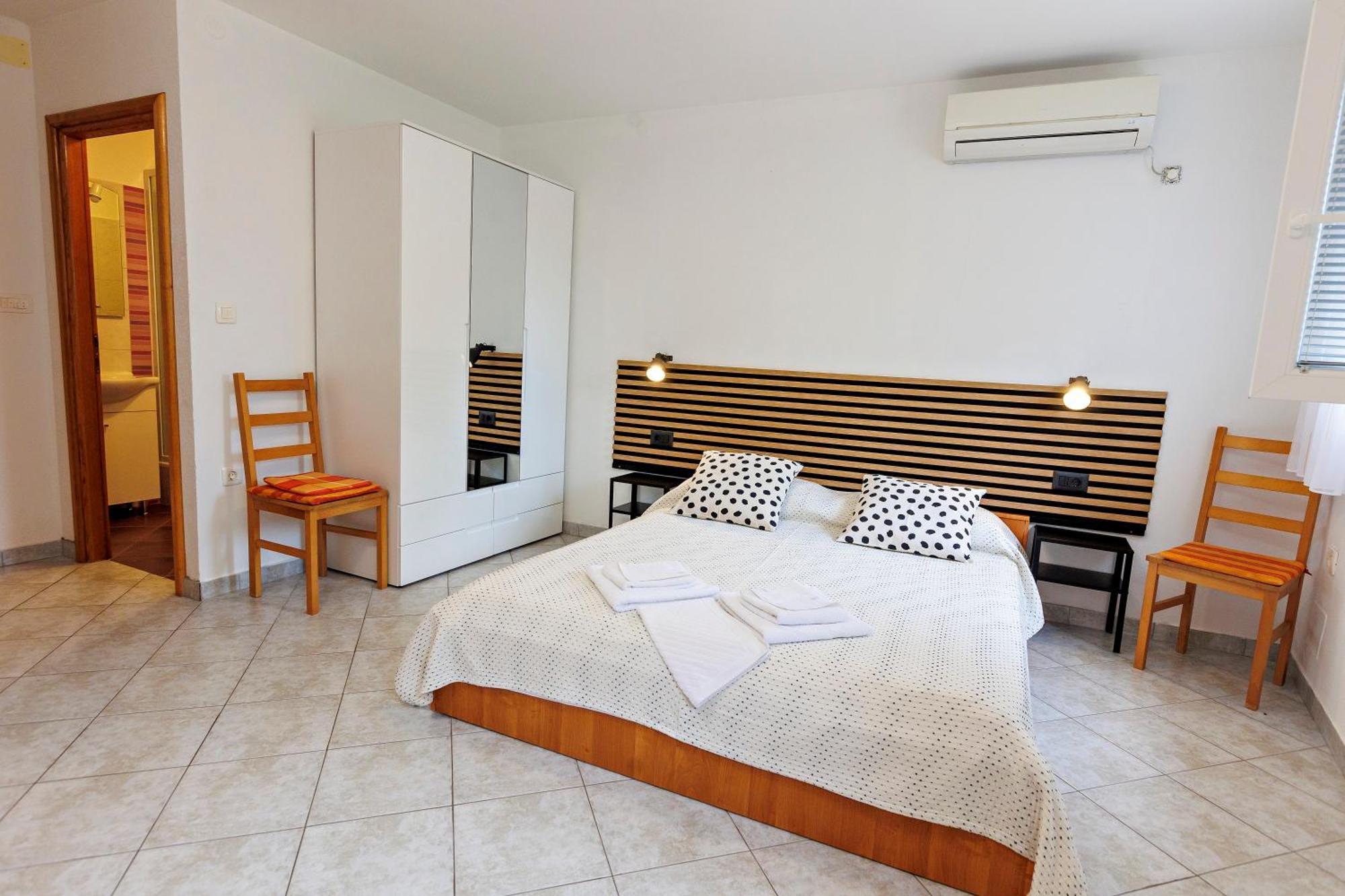 Apartments Baricevic Bol Bagian luar foto