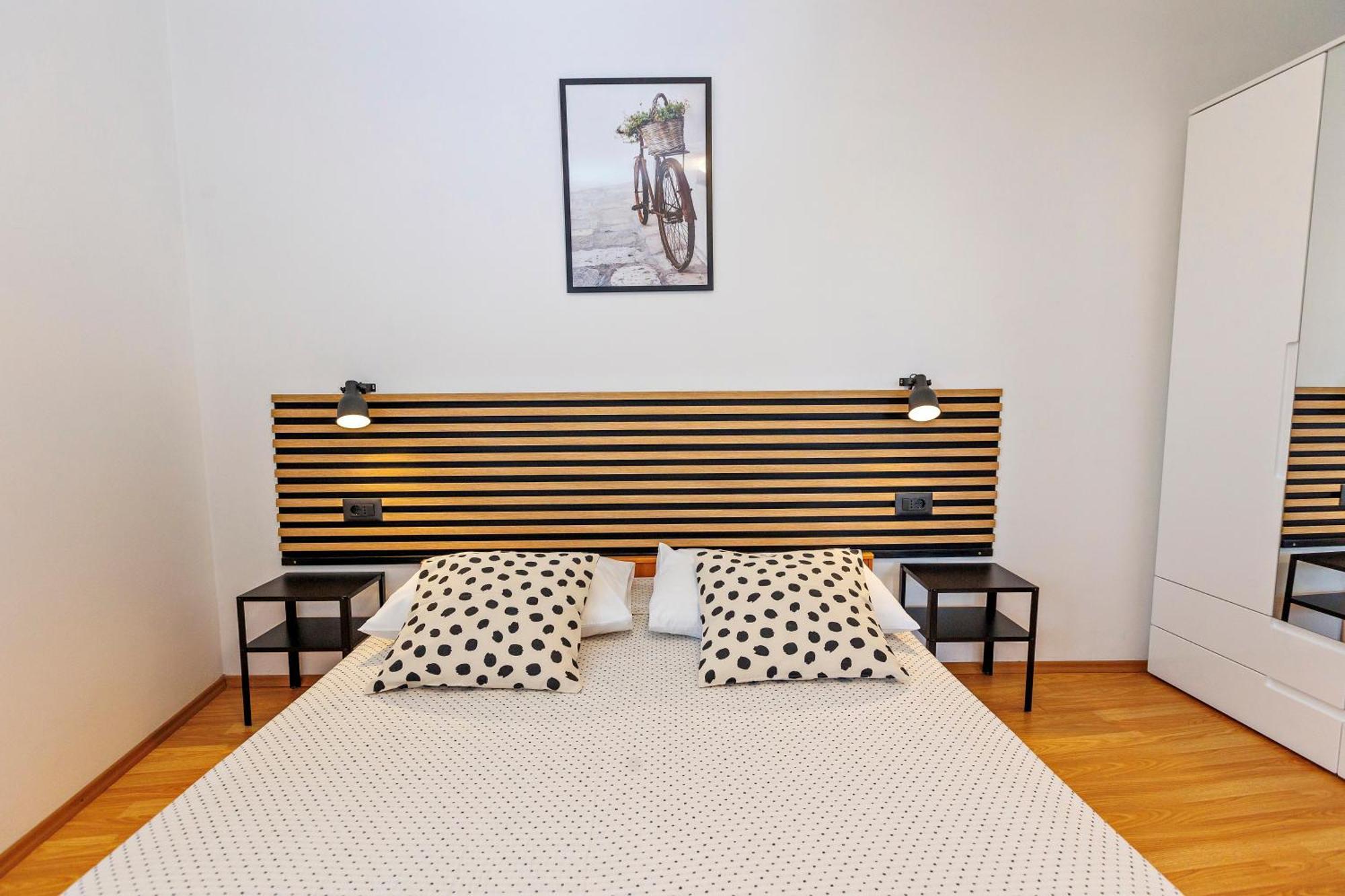 Apartments Baricevic Bol Bagian luar foto