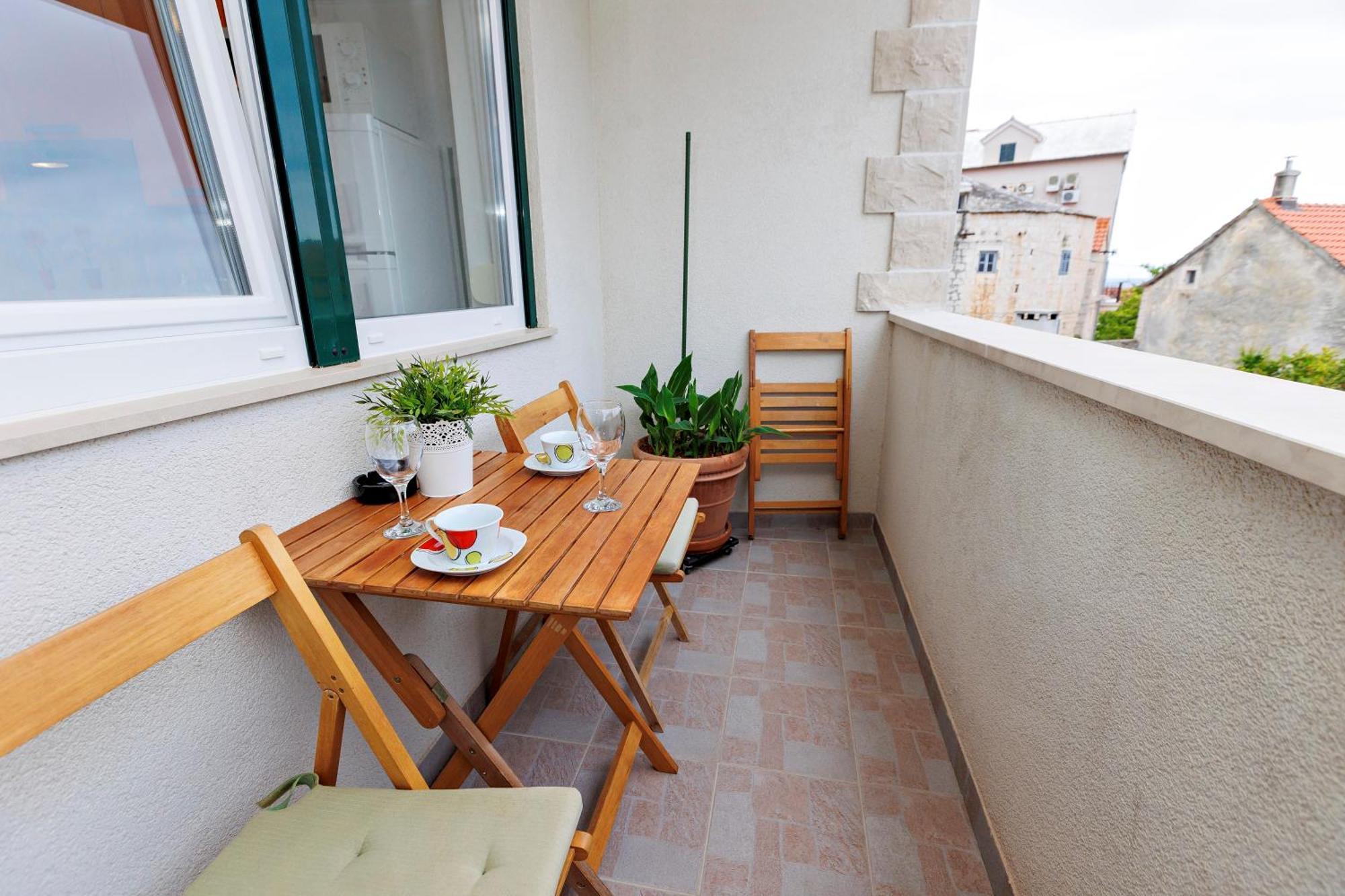 Apartments Baricevic Bol Bagian luar foto