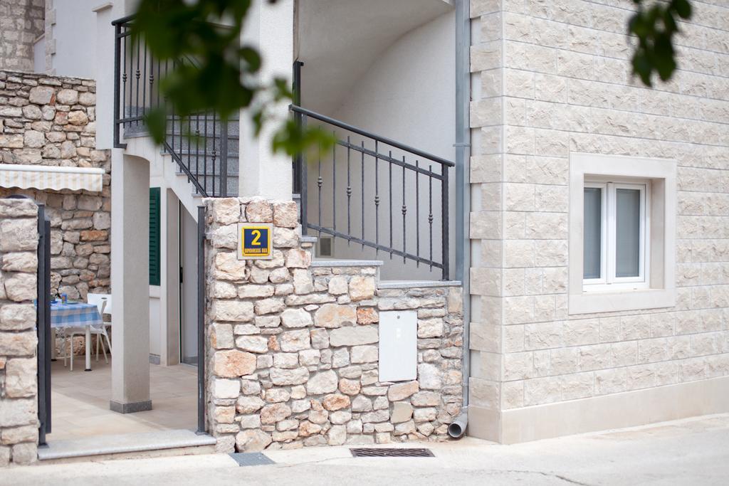 Apartments Baricevic Bol Bagian luar foto