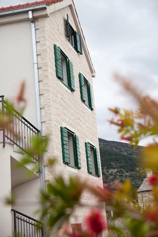 Apartments Baricevic Bol Bagian luar foto