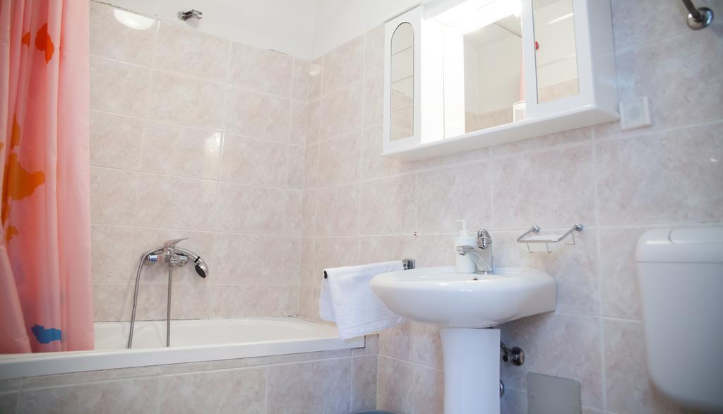 Apartments Baricevic Bol Bagian luar foto
