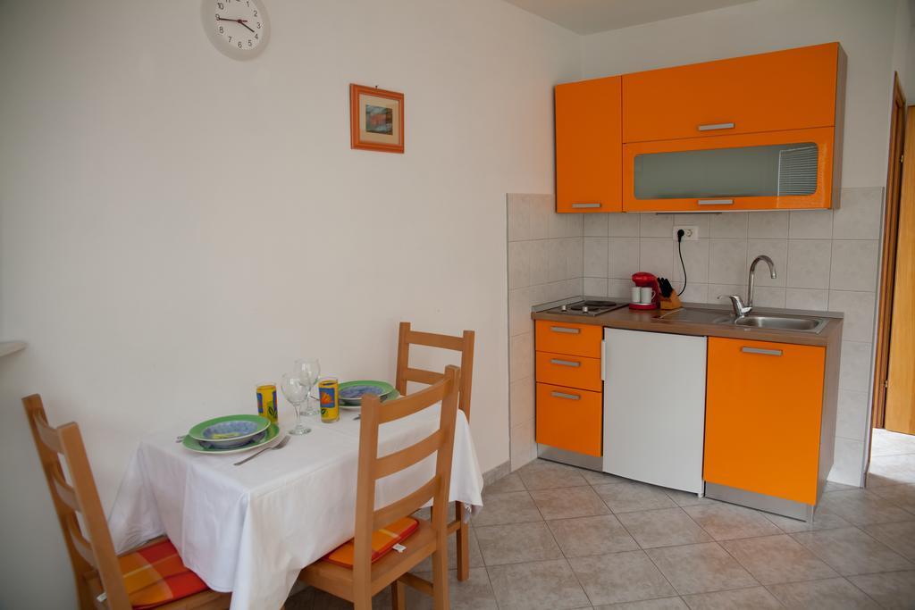 Apartments Baricevic Bol Bagian luar foto