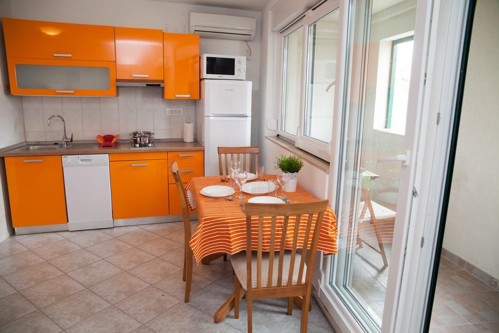 Apartments Baricevic Bol Bagian luar foto