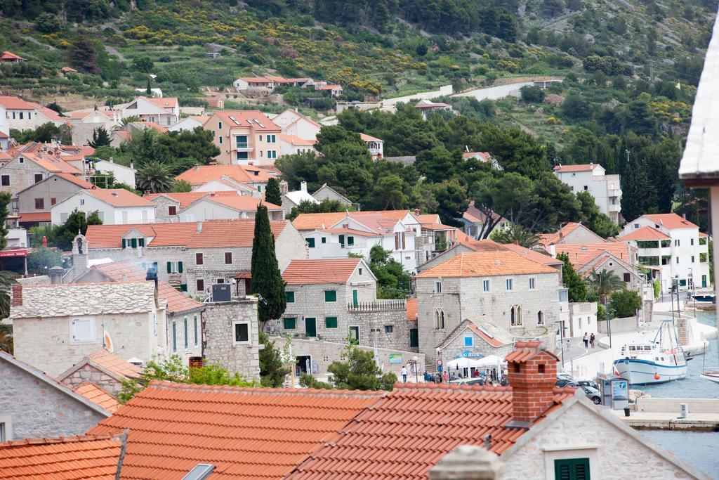 Apartments Baricevic Bol Bagian luar foto