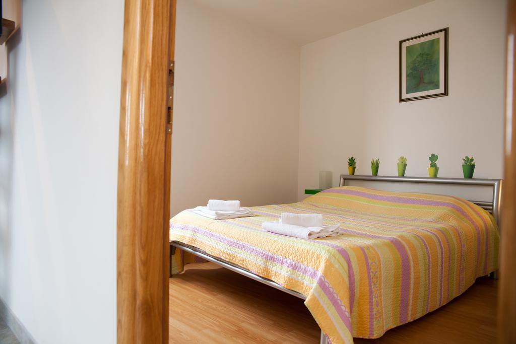 Apartments Baricevic Bol Bagian luar foto