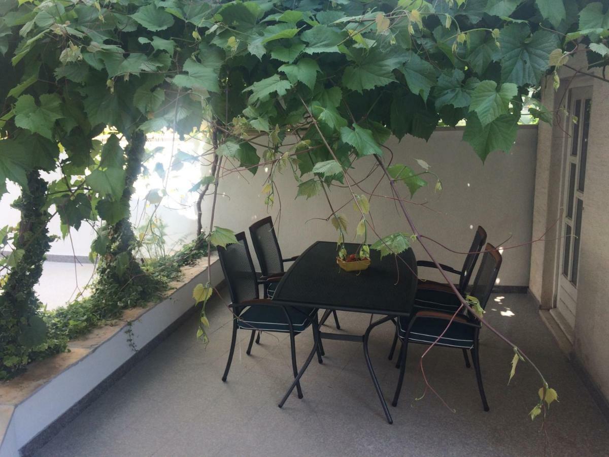 Apartments Baricevic Bol Bagian luar foto